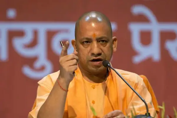 UP News: CM योगी ने दुर्गा पूजा पंडालों की सुरक्षा बढ़ाने के दिए निर्देश
